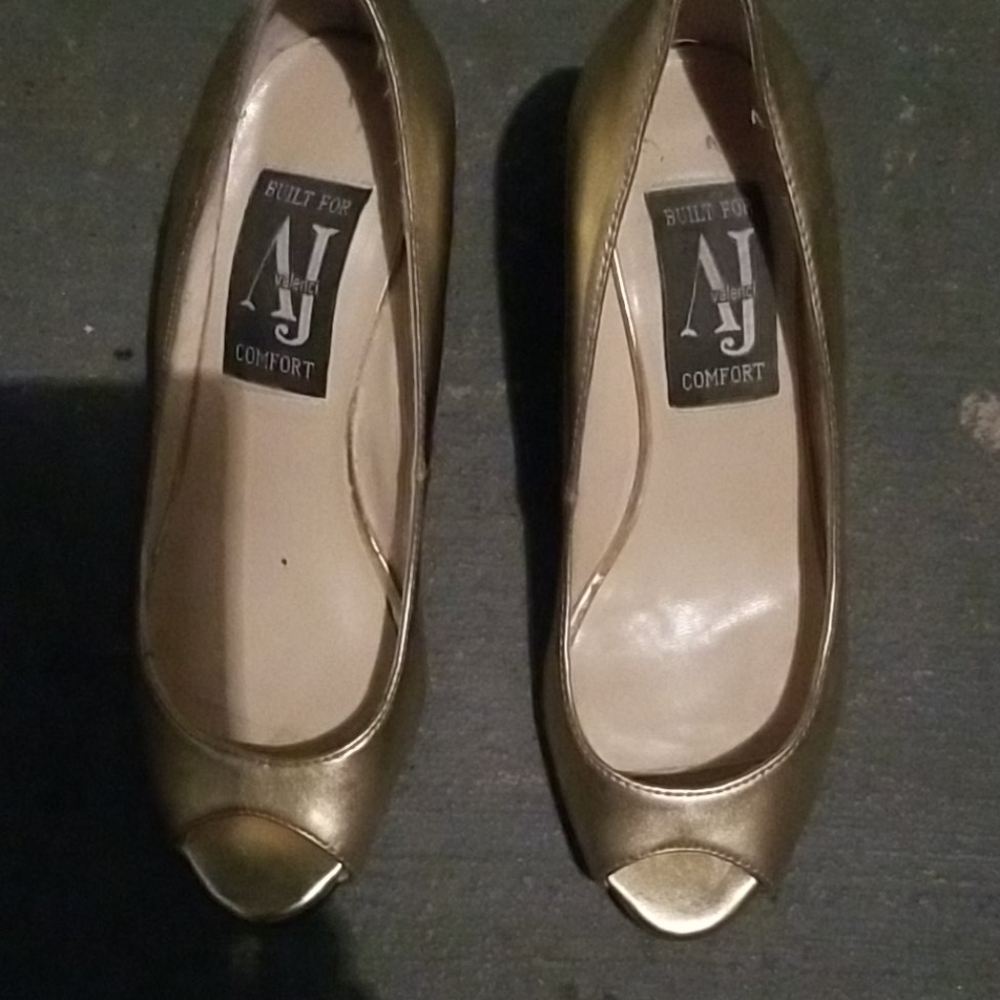 AJ Built for Valenci comfort